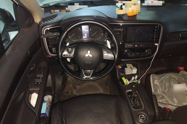 Used Mitsubishi Outlander 2016 2.4L 4x4 Elite Edition 5 Seats Steering Wheel
