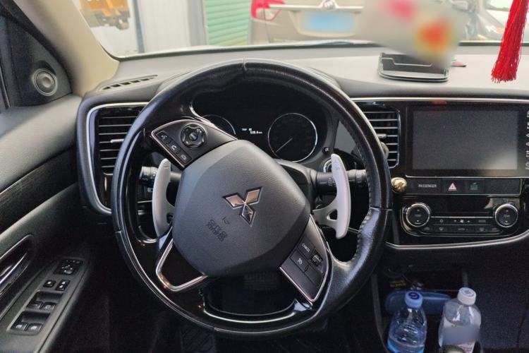 Used Mitsubishi Outlander 2016 2.4L 4x4 Elite Edition 5 Seats Steering Wheel