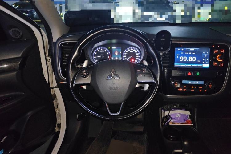 Used Mitsubishi Outlander 2016 2.4L 4x4 Elite Edition 5 Seats Steering Wheel