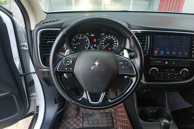 Used Mitsubishi Outlander 2016 2.4L 4x4 Elite Edition 5 Seats Steering Wheel