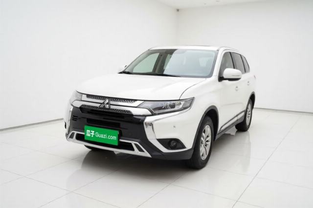 Ojetý Mitsubishi Outlander 2016 2.0L Two-Wheel Drive Fashion Edition 5 Seats