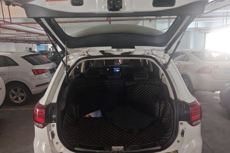 Used Mitsubishi Outlander 2016 2.4L 4x4 Luxury Edition 7-Seater Trunk