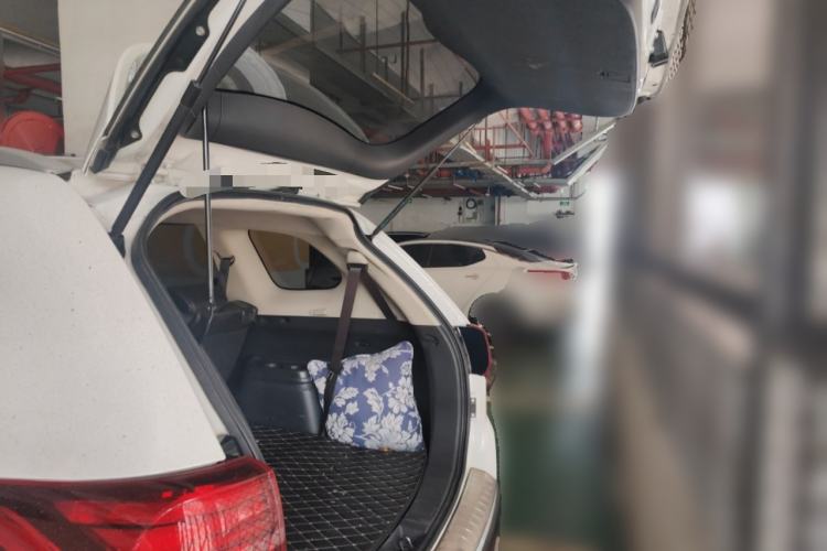 Used Mitsubishi Outlander 2016 2.4L 4x4 Luxury Edition 7-Seater Trunk