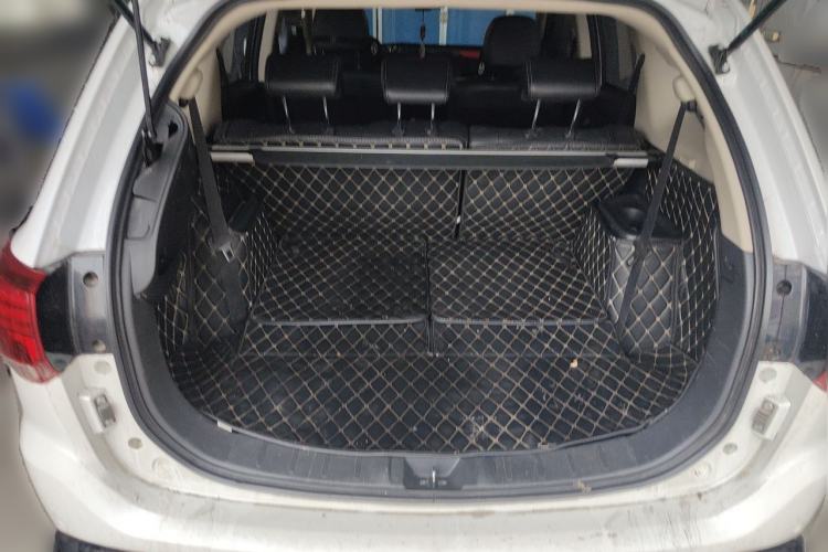 Used Mitsubishi Outlander 2016 2.4L 4x4 Luxury Edition 7-Seater Trunk