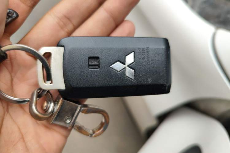 Used Mitsubishi Outlander 2016 2.4L 4x4 Elite Edition 5 Seats Vehicle Key