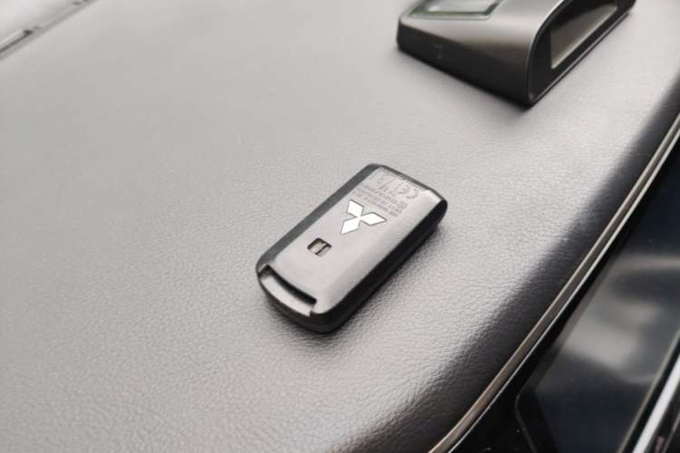 Used Mitsubishi Outlander 2016 2.4L 4x4 Elite Edition 5 Seats Vehicle Key