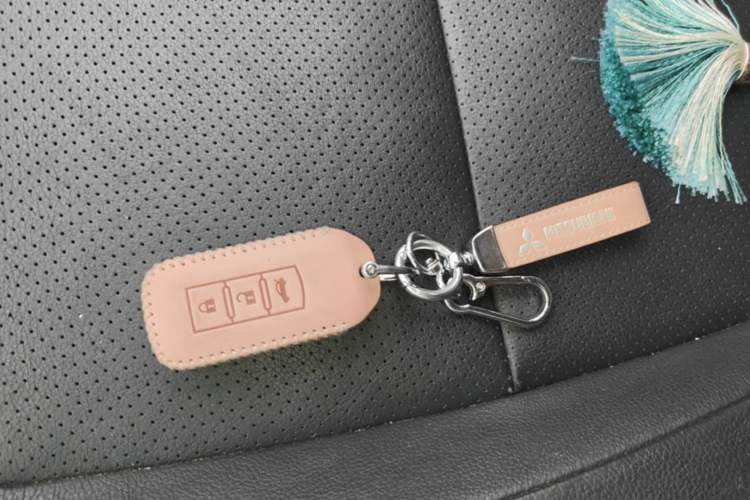 Used Mitsubishi Outlander 2016 2.4L 4x4 Luxury Edition 7-Seater Vehicle Key