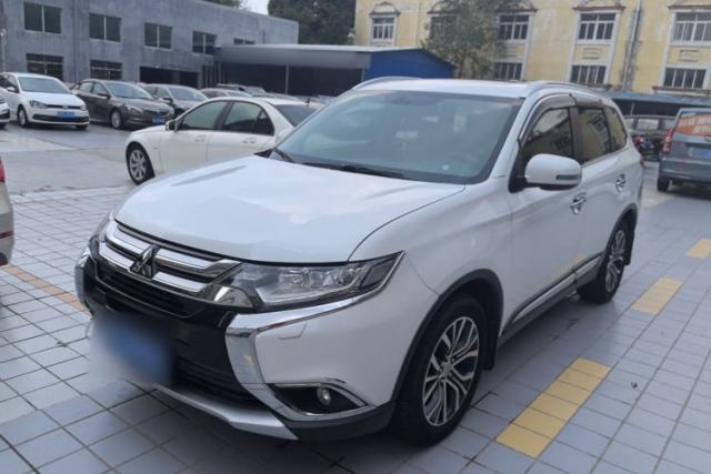Mitsubishi Outlander 2016 2.4L 4x4 Luxury Edition 7-Seater usado