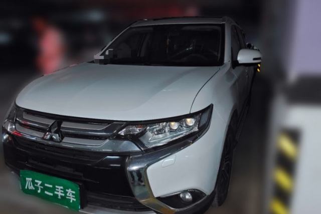 Used Mitsubishi Outlander 2016 2.4L 4x4 Luxury Edition 7-Seater