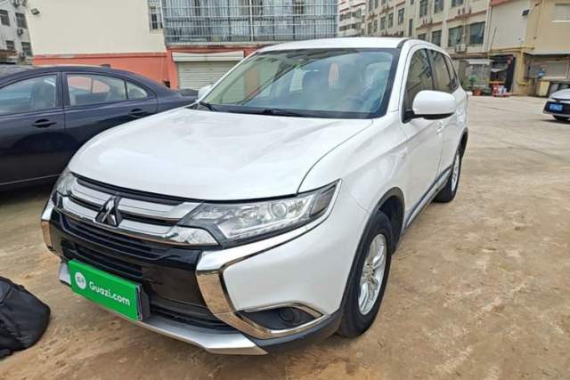 Used Mitsubishi Outlander 2016 2.0L Two-Wheel Drive Fashion Edition 5 Seats