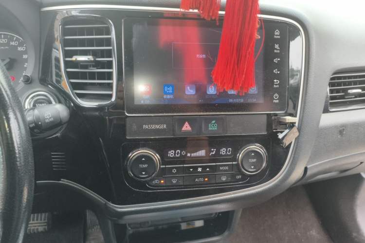 Used Mitsubishi Outlander 2017 2.0L Two-Wheel Drive Glory Edition 5 Seats Audio And AC Panel