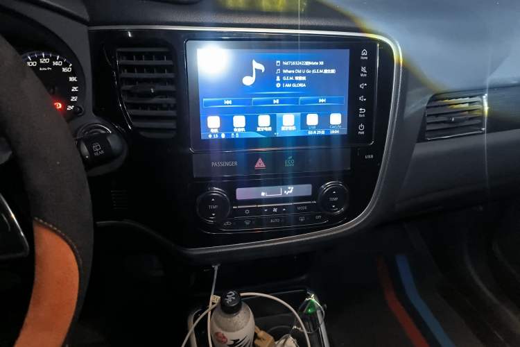Used Mitsubishi Outlander 2017 2.0L Two-Wheel Drive Glory Edition 5 Seats Audio And AC Panel