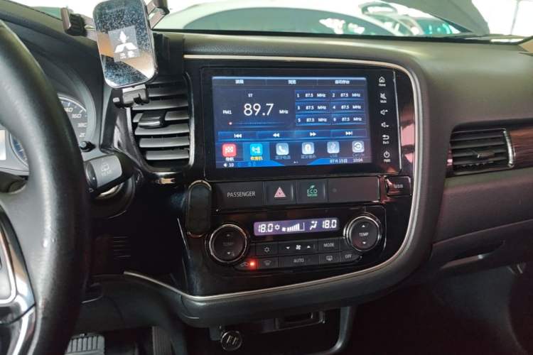 Used Mitsubishi Outlander 2017 2.0L Two-Wheel Drive Glory Edition 5 Seats Audio And AC Panel