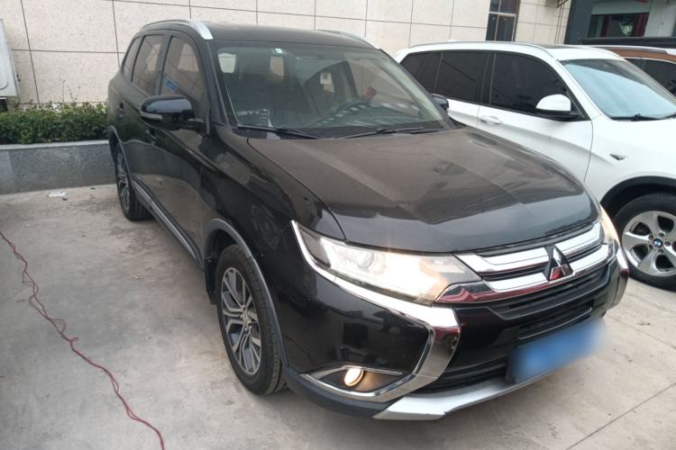 Used Mitsubishi Outlander 2017 2.0L Two-Wheel Drive Glory Edition 5 Seats Exterior 2