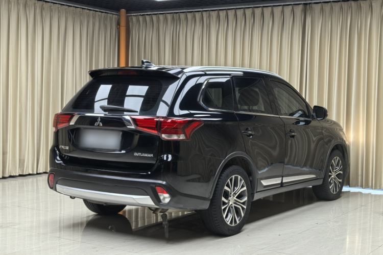 Used Mitsubishi Outlander 2017 2.0L Two-Wheel Drive Glory Edition 5 Seats Exterior 2