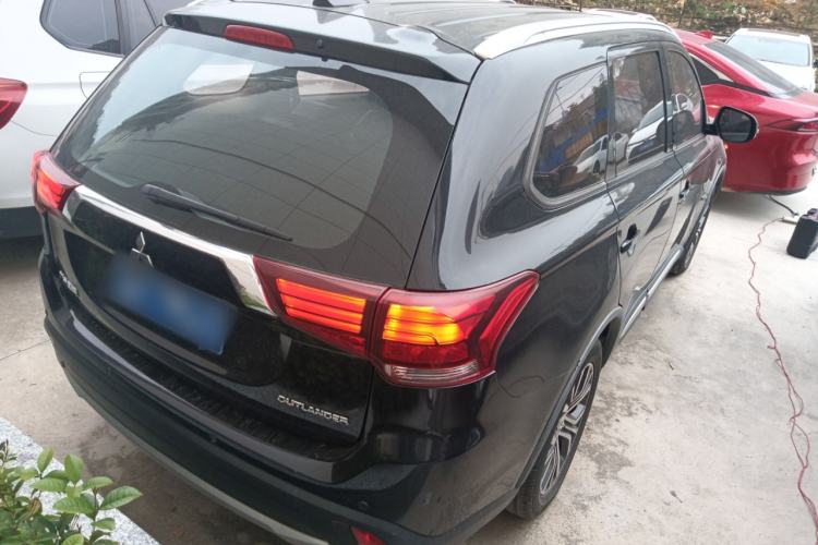 Used Mitsubishi Outlander 2017 2.0L Two-Wheel Drive Glory Edition 5 Seats Exterior 5