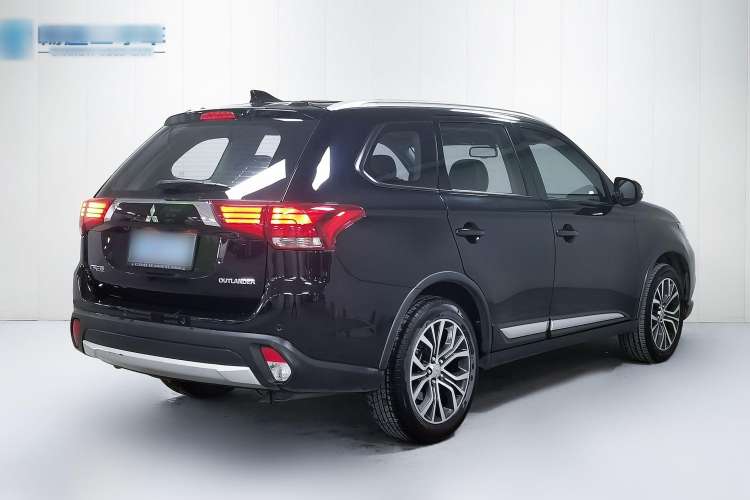 Used Mitsubishi Outlander 2017 2.0L Two-Wheel Drive Glory Edition 5 Seats Exterior 5
