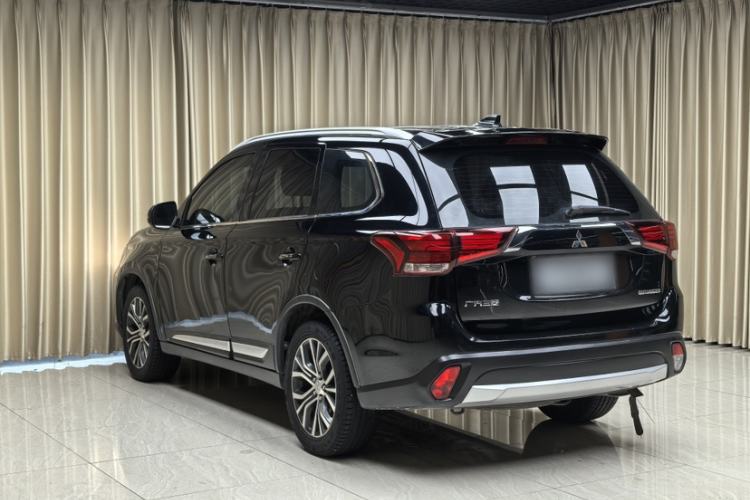 Used Mitsubishi Outlander 2017 2.0L Two-Wheel Drive Glory Edition 5 Seats Exterior 5