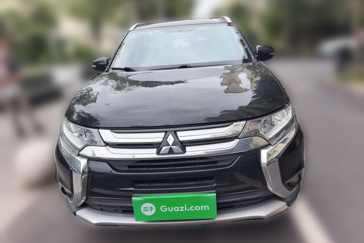 Used Mitsubishi Outlander 2017 2.0L Two-Wheel Drive Glory Edition 5 Seats Front
