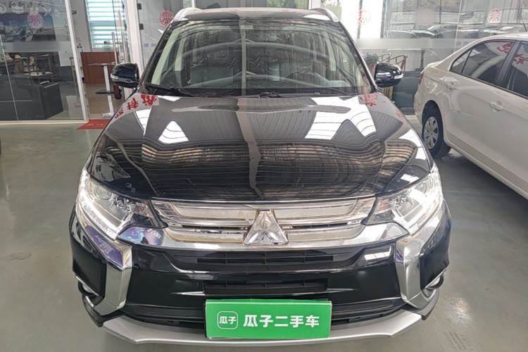 Used Mitsubishi Outlander 2017 2.0L Two-Wheel Drive Glory Edition 5 Seats Front