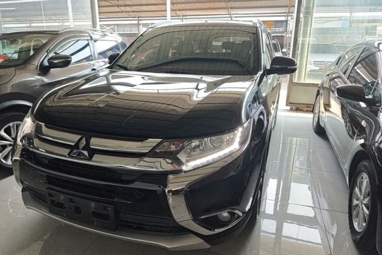 Used Mitsubishi Outlander 2017 2.0L Two-Wheel Drive Glory Edition 5 Seats Front
