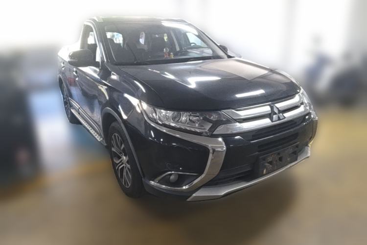 Used Mitsubishi Outlander 2017 2.0L Two-Wheel Drive Glory Edition 5 Seats Front Right 45 Deg