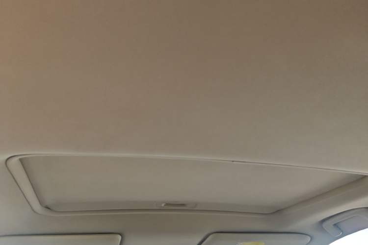 Used Mitsubishi Outlander 2017 2.0L Two-Wheel Drive Glory Edition 5 Seats Headliner