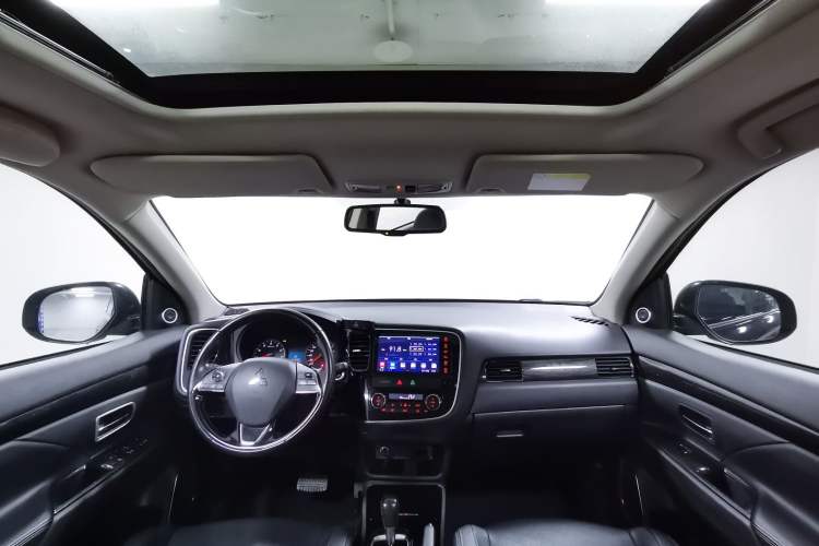 Used Mitsubishi Outlander 2017 2.0L Two-Wheel Drive Glory Edition 5 Seats Interior 1