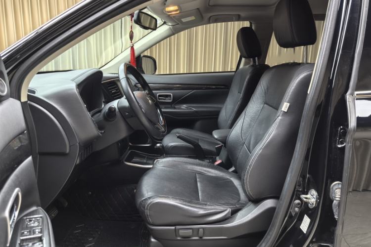 Used Mitsubishi Outlander 2017 2.0L Two-Wheel Drive Glory Edition 5 Seats Interior 1