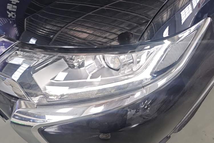 Used Mitsubishi Outlander 2017 2.0L Two-Wheel Drive Glory Edition 5 Seats Left Front Headlight