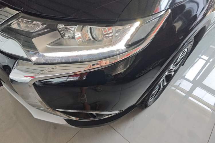 Used Mitsubishi Outlander 2017 2.0L Two-Wheel Drive Glory Edition 5 Seats Left Front Headlight
