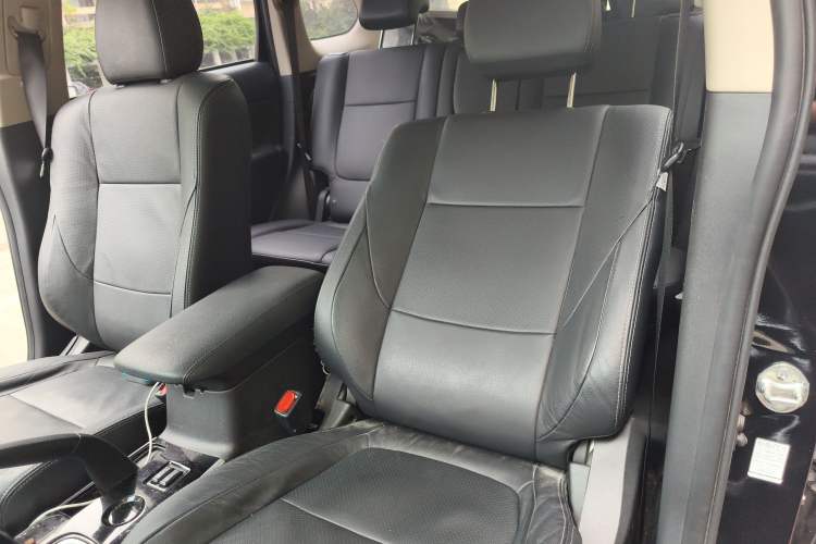 Used Mitsubishi Outlander 2017 2.0L Two-Wheel Drive Glory Edition 5 Seats Left Front Seat