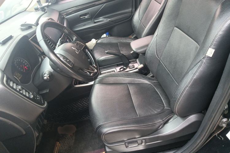Used Mitsubishi Outlander 2017 2.0L Two-Wheel Drive Glory Edition 5 Seats Left Front Seat