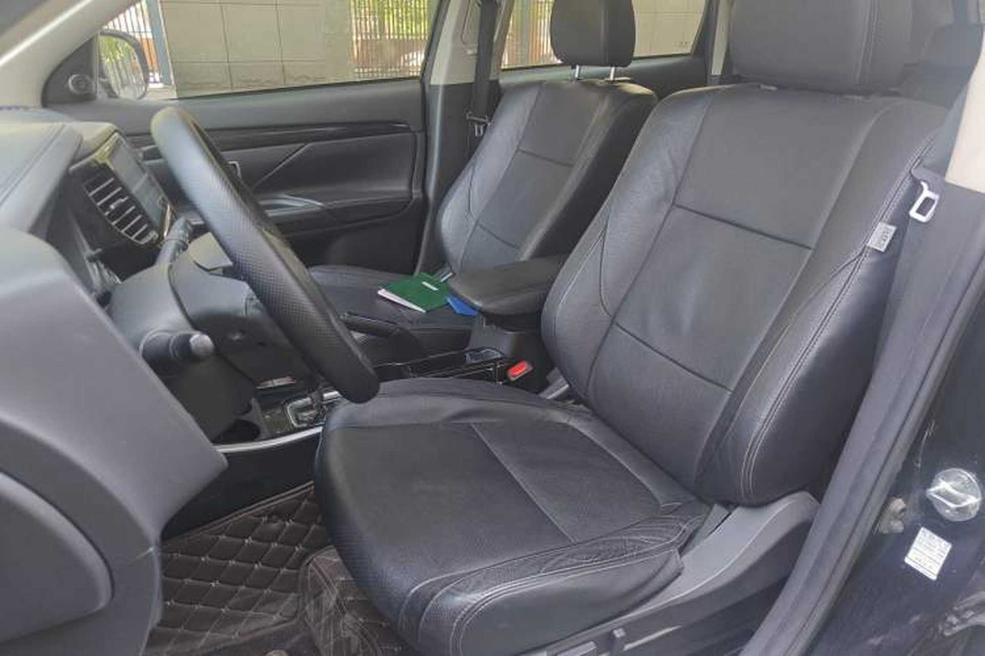 Used Mitsubishi Outlander 2017 2.0L Two-Wheel Drive Glory Edition 5 Seats Left Front Seat