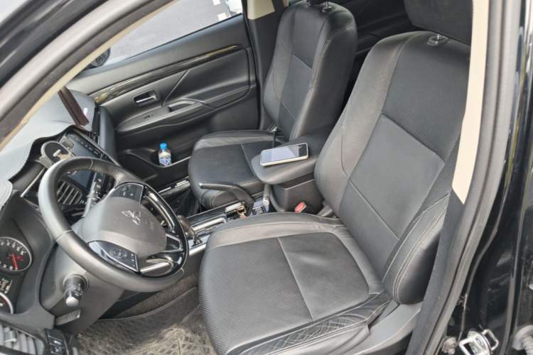 Used Mitsubishi Outlander 2017 2.0L Two-Wheel Drive Glory Edition 5 Seats Left Front Seat