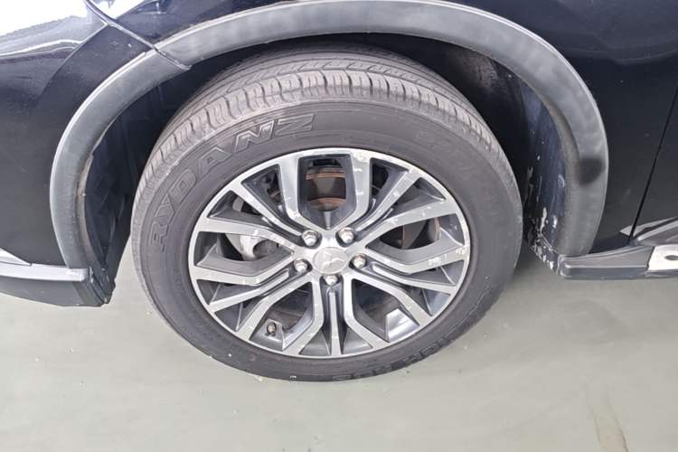 Used Mitsubishi Outlander 2017 2.0L Two-Wheel Drive Glory Edition 5 Seats Left Front Wheel Hub