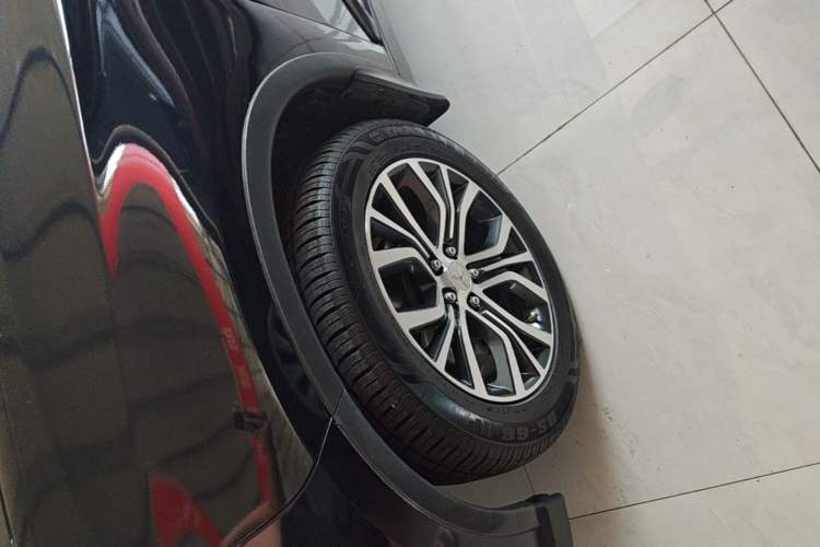 Used Mitsubishi Outlander 2017 2.0L Two-Wheel Drive Glory Edition 5 Seats Left Front Wheel Hub