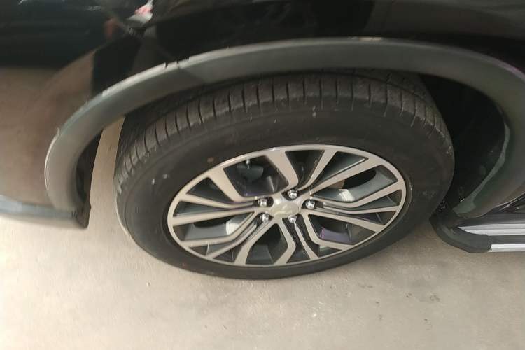 Used Mitsubishi Outlander 2017 2.0L Two-Wheel Drive Glory Edition 5 Seats Left Front Wheel Hub