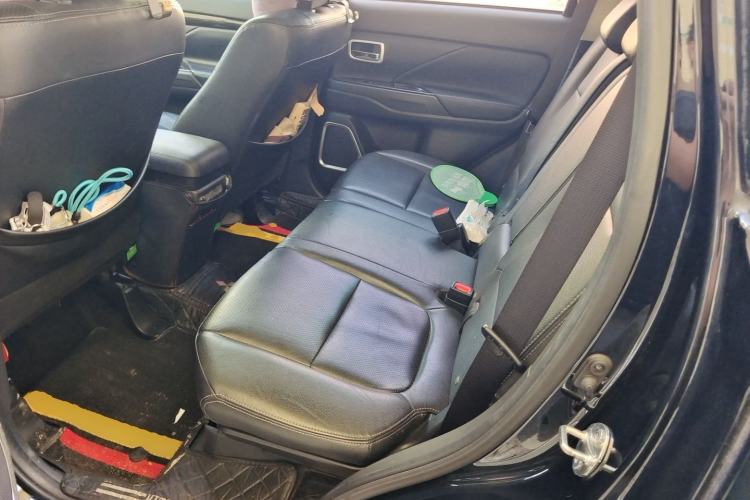 Used Mitsubishi Outlander 2017 2.0L Two-Wheel Drive Glory Edition 5 Seats Left Rear Seat