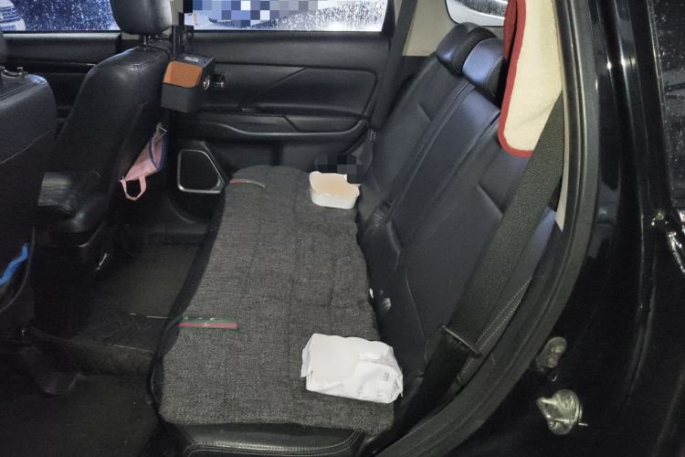 Used Mitsubishi Outlander 2017 2.0L Two-Wheel Drive Glory Edition 5 Seats Left Rear Seat