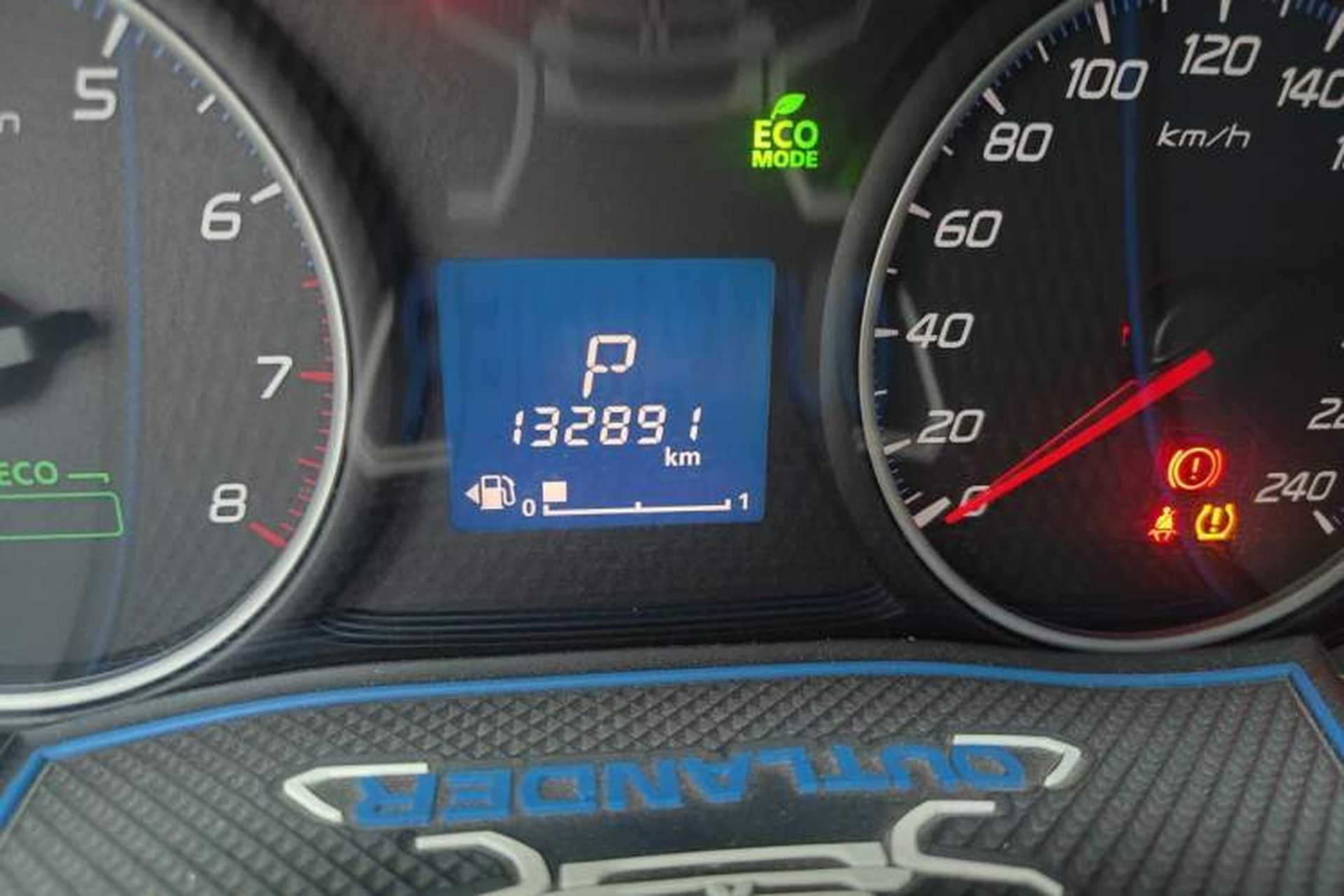 Used Mitsubishi Outlander 2017 2.0L Two-Wheel Drive Glory Edition 5 Seats Odometer Close Up