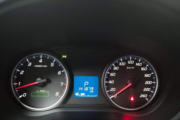 Used Mitsubishi Outlander 2017 2.0L Two-Wheel Drive Glory Edition 5 Seats Odometer Close Up