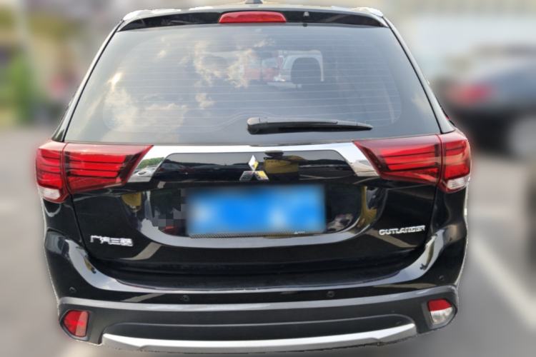 Used Mitsubishi Outlander 2017 2.0L Two-Wheel Drive Glory Edition 5 Seats Rear