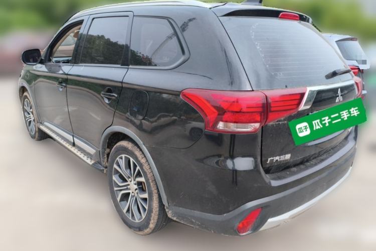 Used Mitsubishi Outlander 2017 2.0L Two-Wheel Drive Glory Edition 5 Seats Rear Left 45 Deg