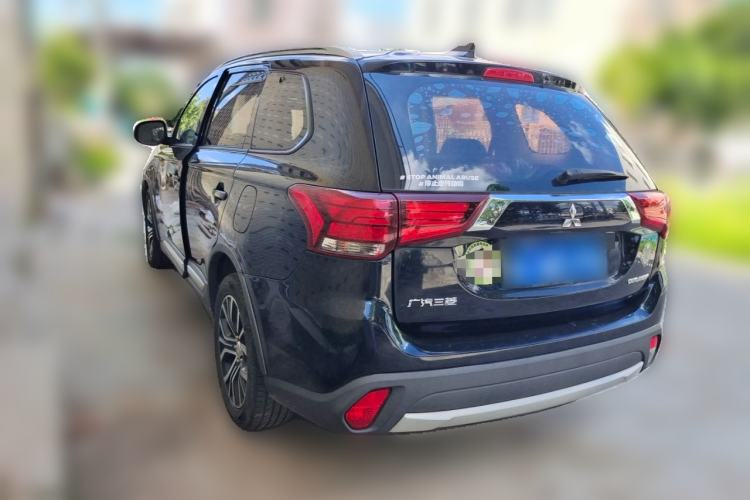 Used Mitsubishi Outlander 2017 2.0L Two-Wheel Drive Glory Edition 5 Seats Rear Left 45 Deg