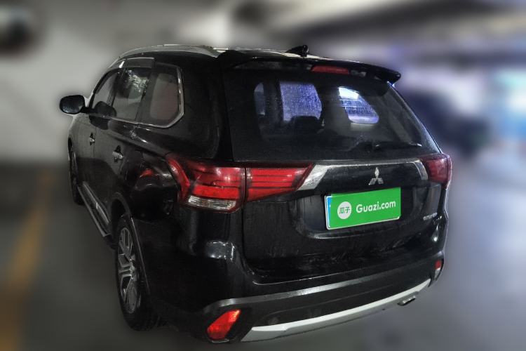 Used Mitsubishi Outlander 2017 2.0L Two-Wheel Drive Glory Edition 5 Seats Rear Left 45 Deg