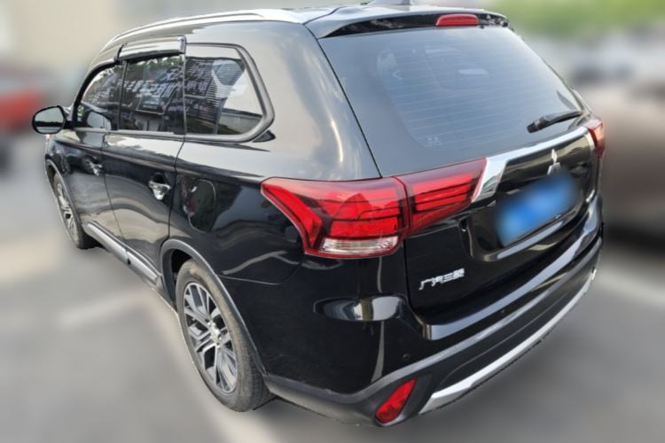 Used Mitsubishi Outlander 2017 2.0L Two-Wheel Drive Glory Edition 5 Seats Rear Left 45 Deg