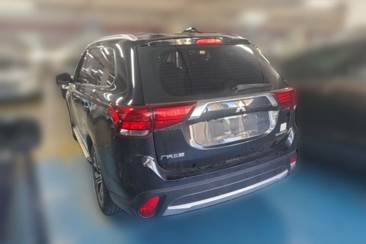 Used Mitsubishi Outlander 2017 2.0L Two-Wheel Drive Glory Edition 5 Seats Rear Left 45 Deg