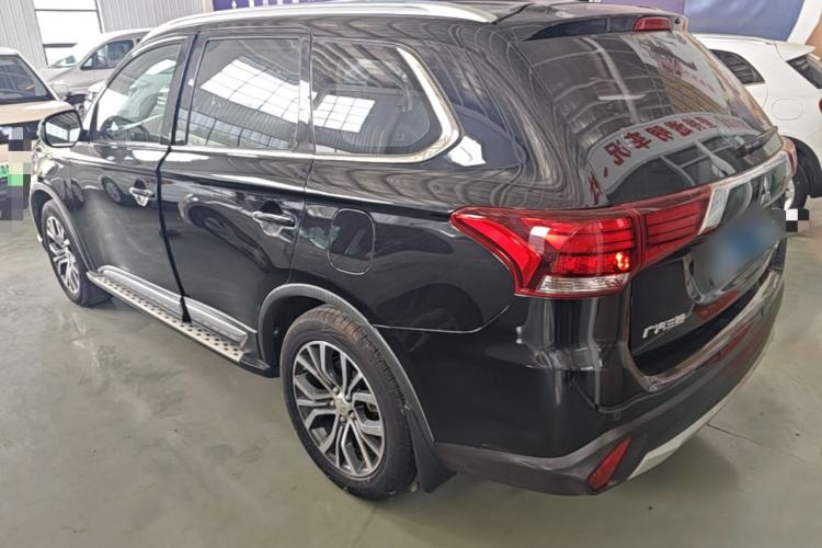 Used Mitsubishi Outlander 2017 2.0L Two-Wheel Drive Glory Edition 5 Seats Rear Left 45 Deg
