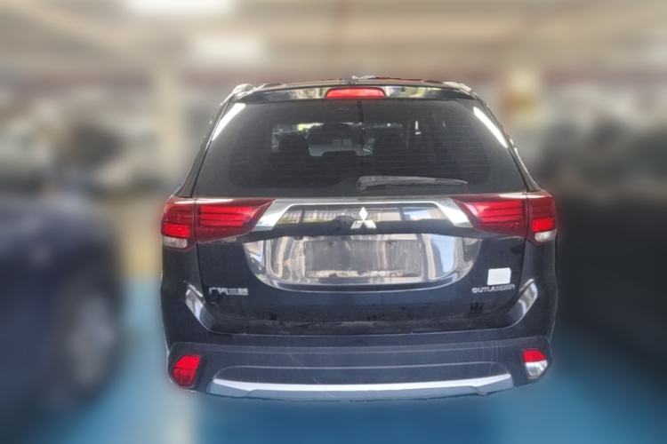 Used Mitsubishi Outlander 2017 2.0L Two-Wheel Drive Glory Edition 5 Seats Rear
